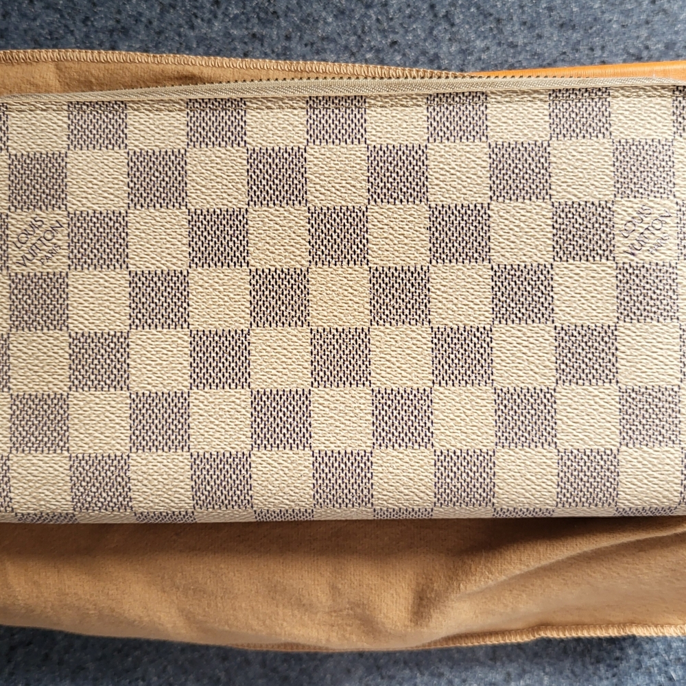 Louis Vuitton Zippy Organizer Wallet